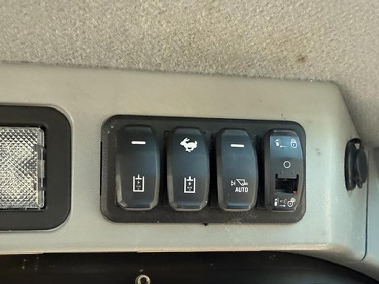 2022-caterpillar-262d3-image-5