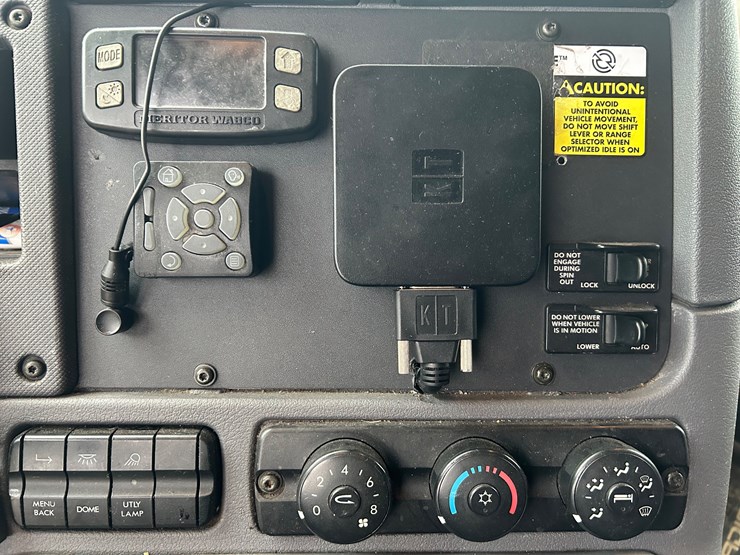 2015-freightliner-cascadia-125-image-66