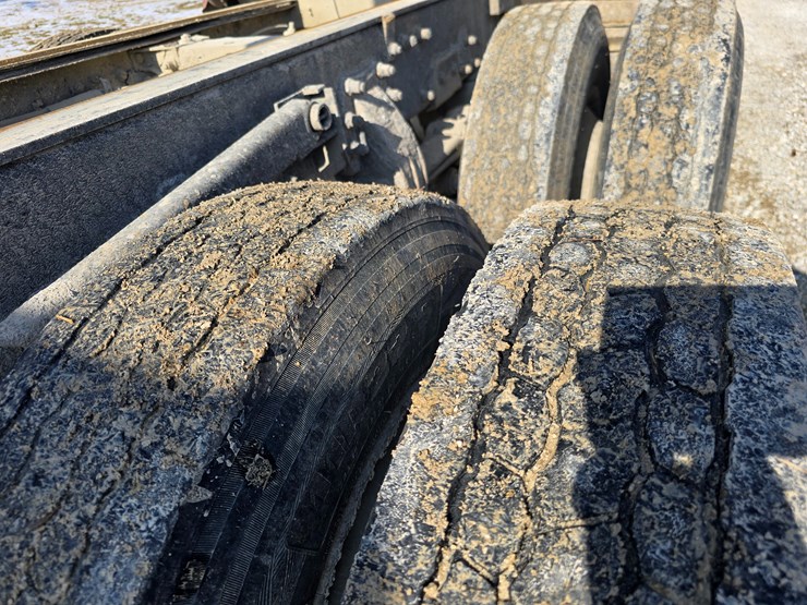 1999-peterbilt-330-image-64