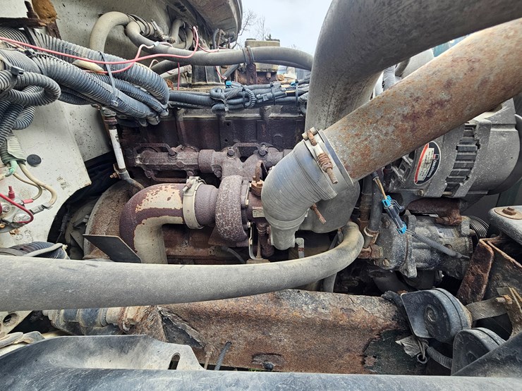 2000-freightliner-fl60-image-40