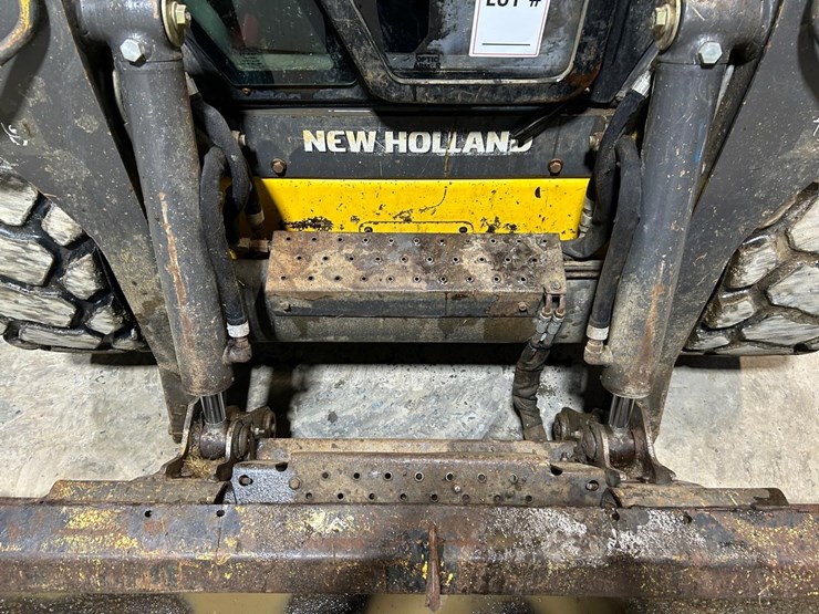 2016-new-holland-l220-image-10