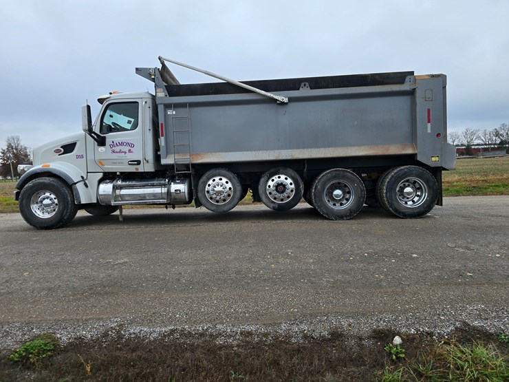 2020-peterbilt-567-image-14