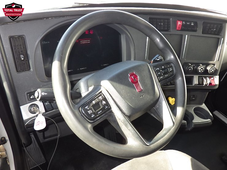 2023-kenworth-t680-image-21