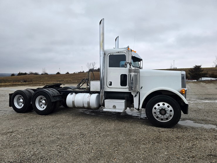 2007-peterbilt-379-image-29