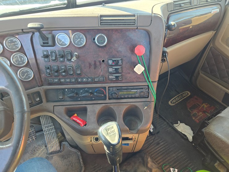 2012-freightliner-coronado-132-image-64