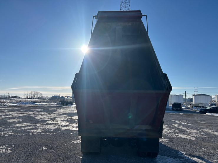 2015-peterbilt-567-image-54