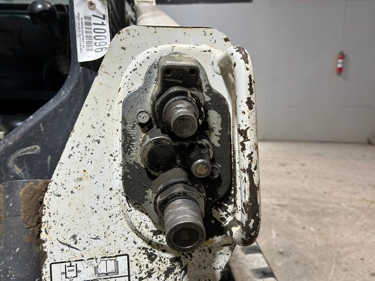 2017-bobcat-t590-image-11