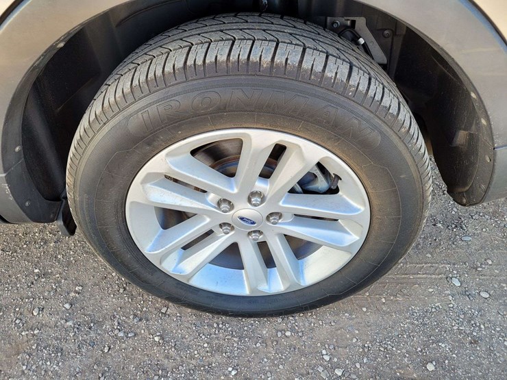 2012-ford-explorer-xlt-image-7