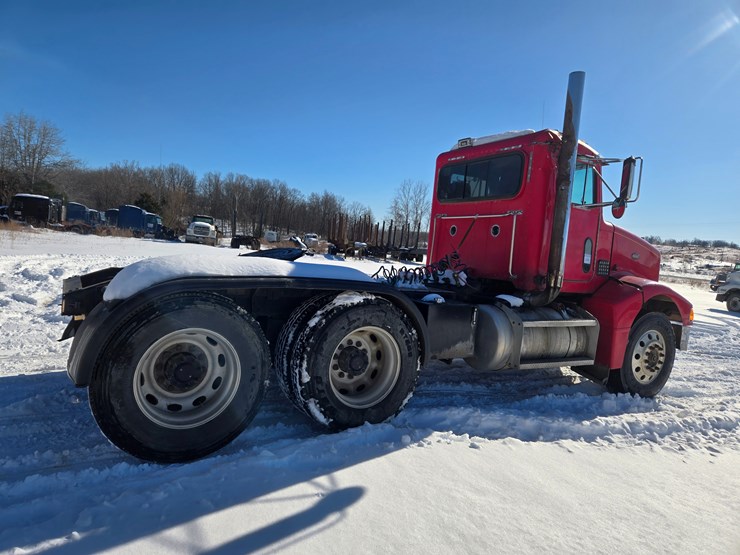1996-peterbilt-385-image-21