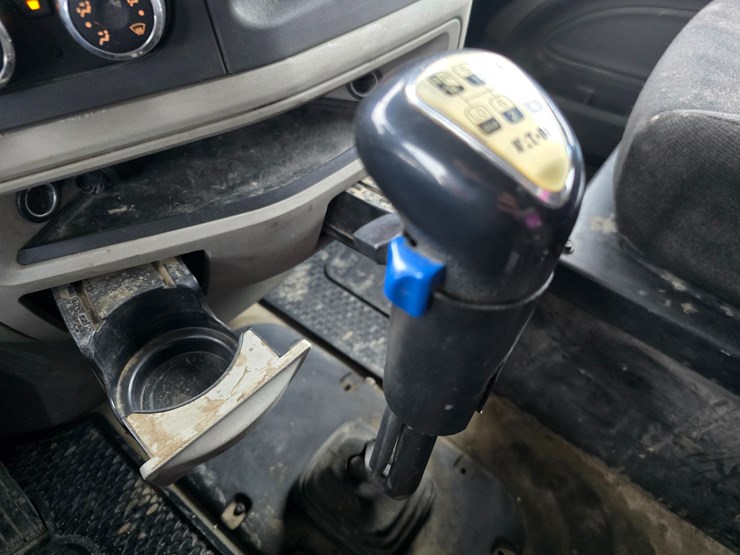 2020-peterbilt-567-image-173