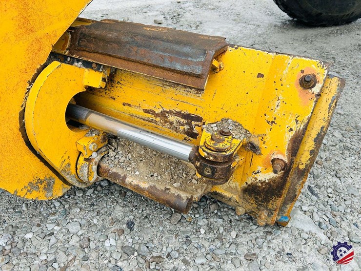 2003-volvo-g710b-image-62