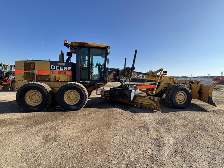 2008-deere-772d-image-7