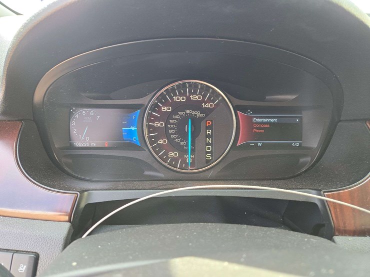 2014-ford-edge-image-18