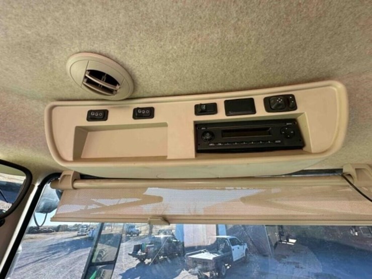 2017-john-deere-9520r-image-37