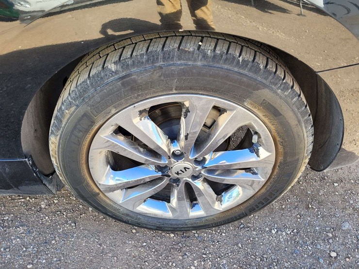 2016-kia-sedona-image-8