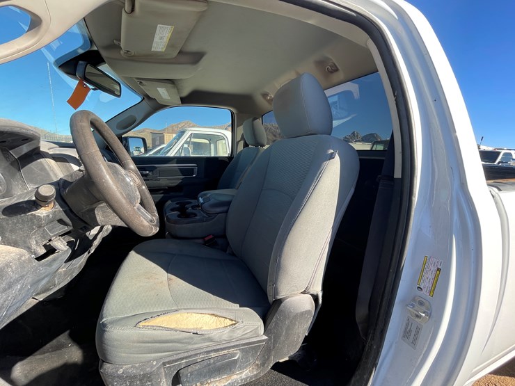 2016-dodge-1500-image-18