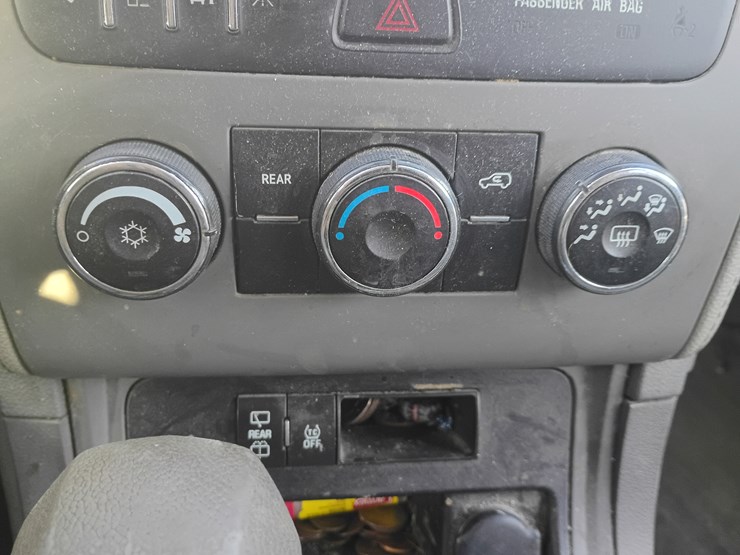 2013-chevrolet-traverse-image-35