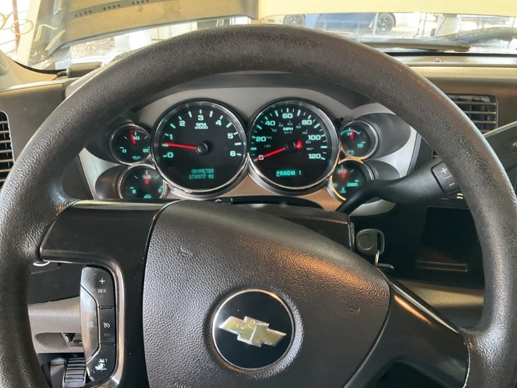 2014-chevrolet-silverado-2500-image-18