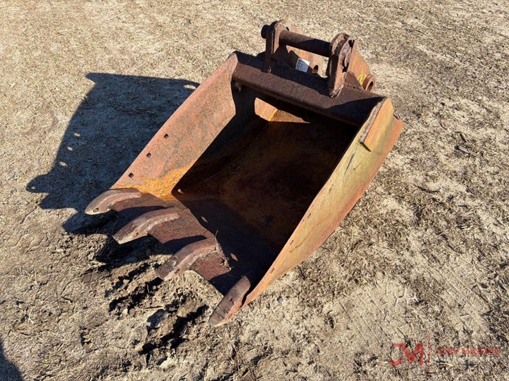 23"-tooth-bucket-backhoe-attachment-image-3