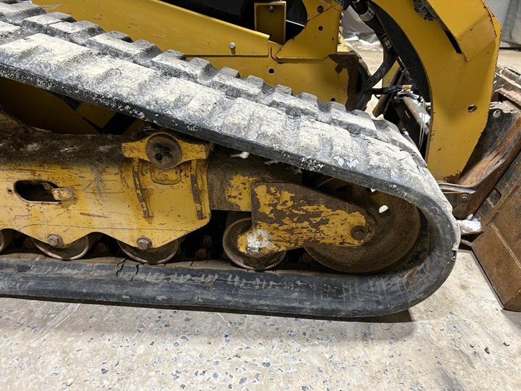 2021-caterpillar-299d3-image-13