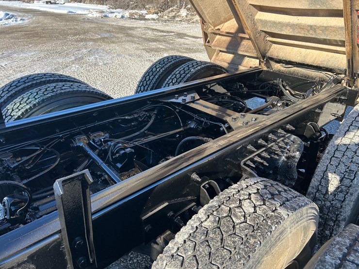 2015-peterbilt-567-image-109