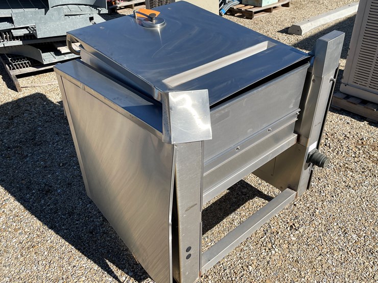 #3134-•-tilt-kettle-image-4