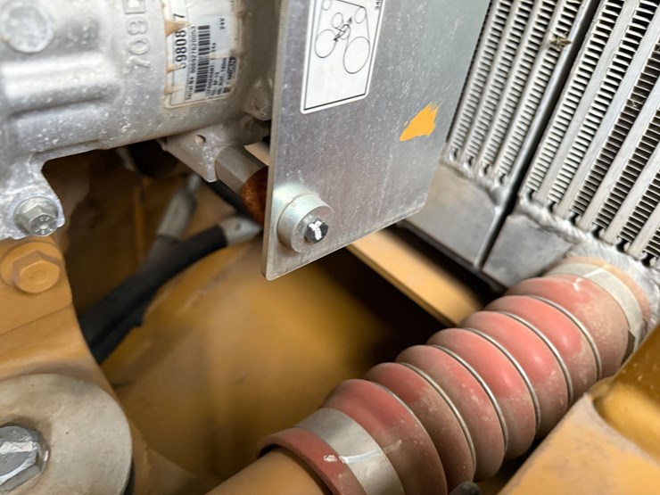 2023-caterpillar-953-image-68