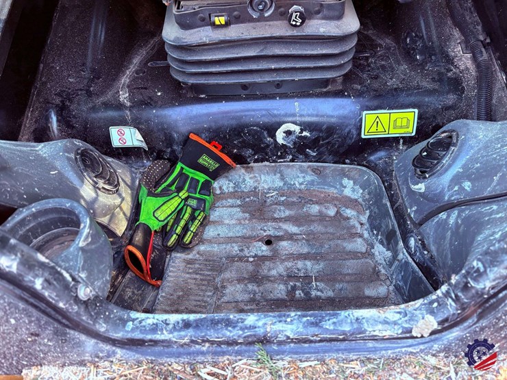 2020-caterpillar-289d3-image-48