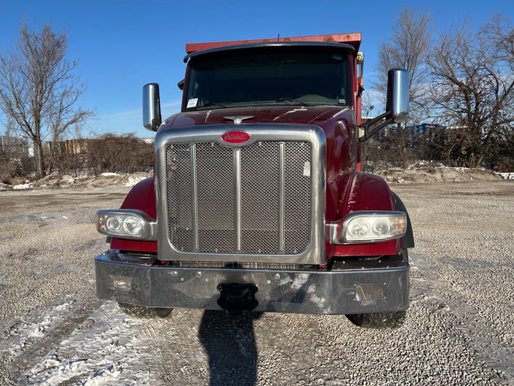 2015-peterbilt-567-image-39