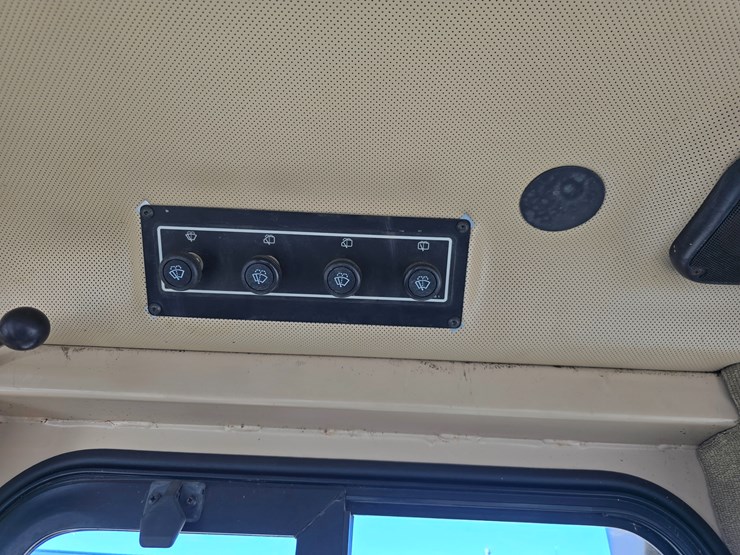 1999-caterpillar-d6r-xl-image-112