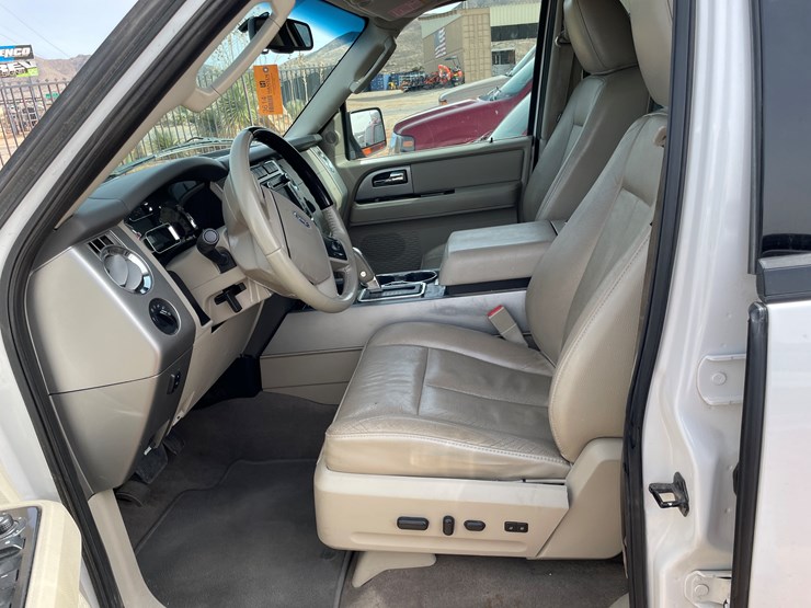 2013-ford-expedition-limited-image-6