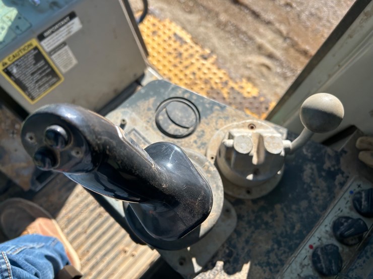 2004-deere-755c-image-76