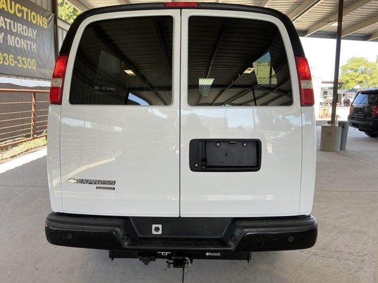 2014-chevrolet-express-2500-image-6