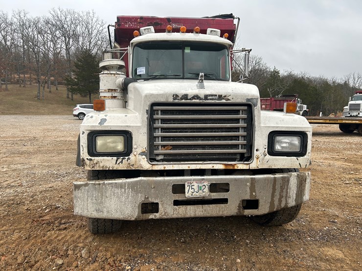 2001-mack-rd688s-image-26