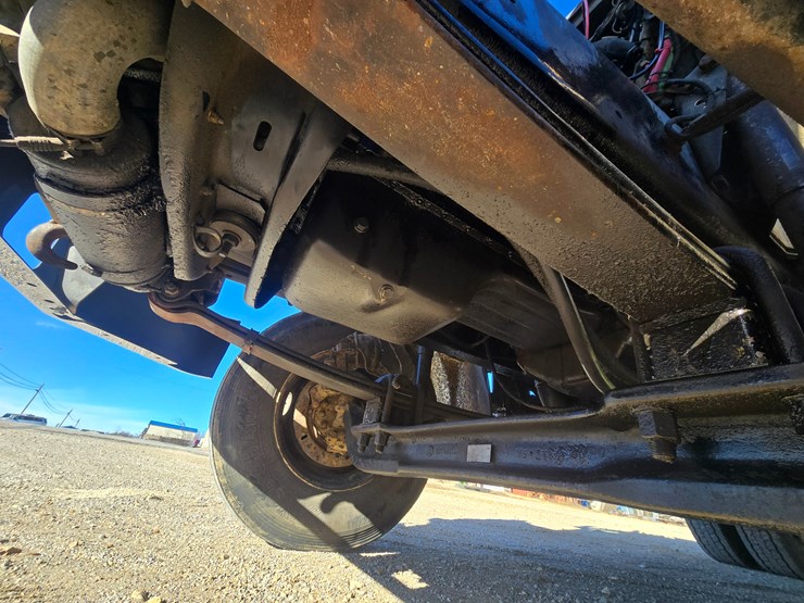 1996-freightliner-fl70-image-32