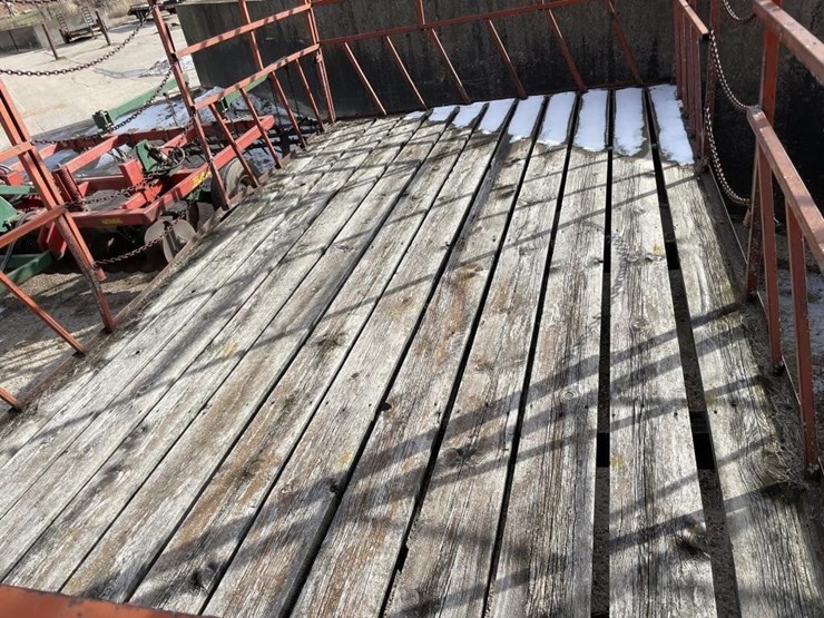 k-&-k-16'-hay-wagon-image-5