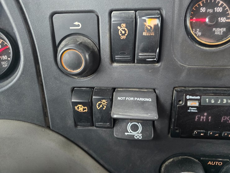 2020-peterbilt-567-image-177