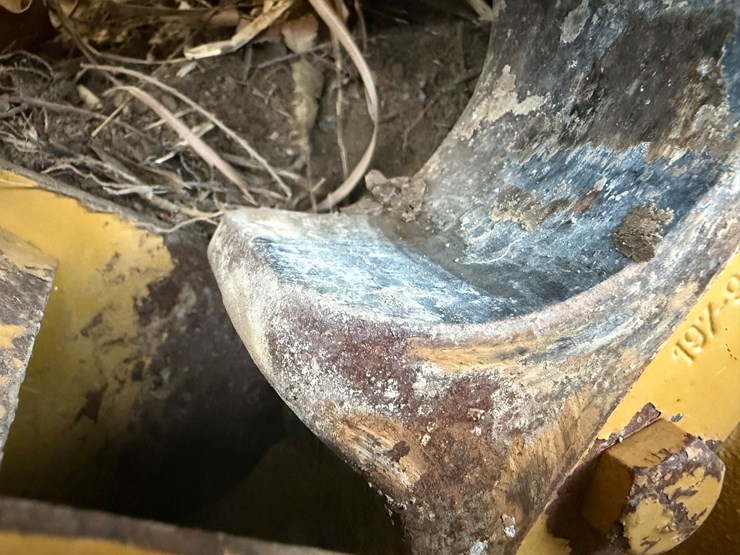 2023-caterpillar-953-image-72