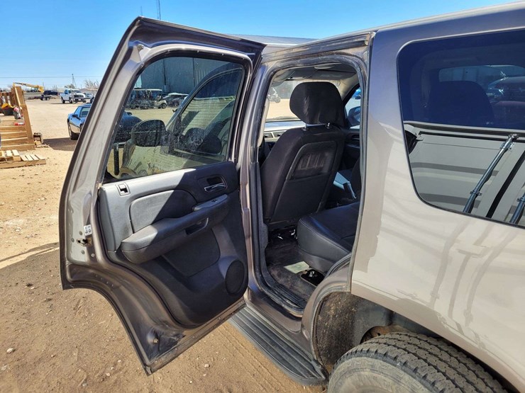 2013-chevrolet-tahoe-ls-image-9