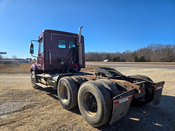 2002-freightliner-columbia-120-image-12