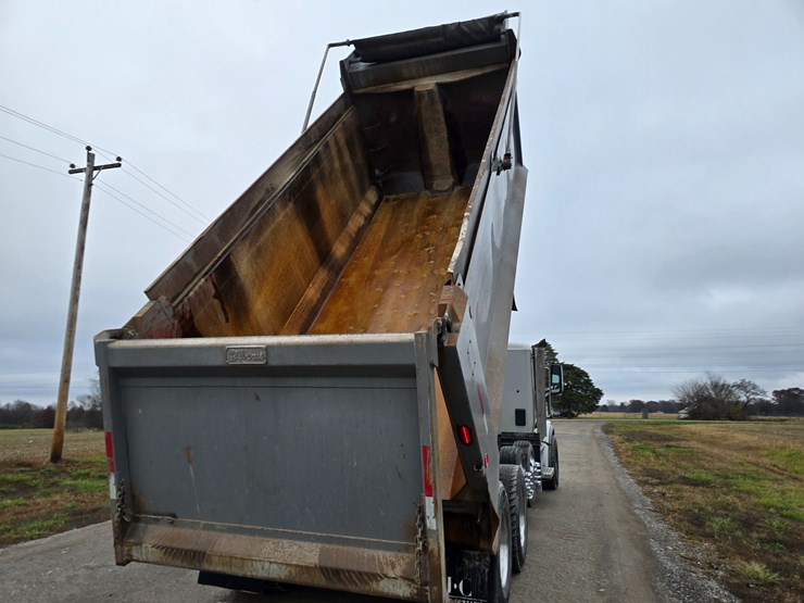 2020-peterbilt-567-image-69