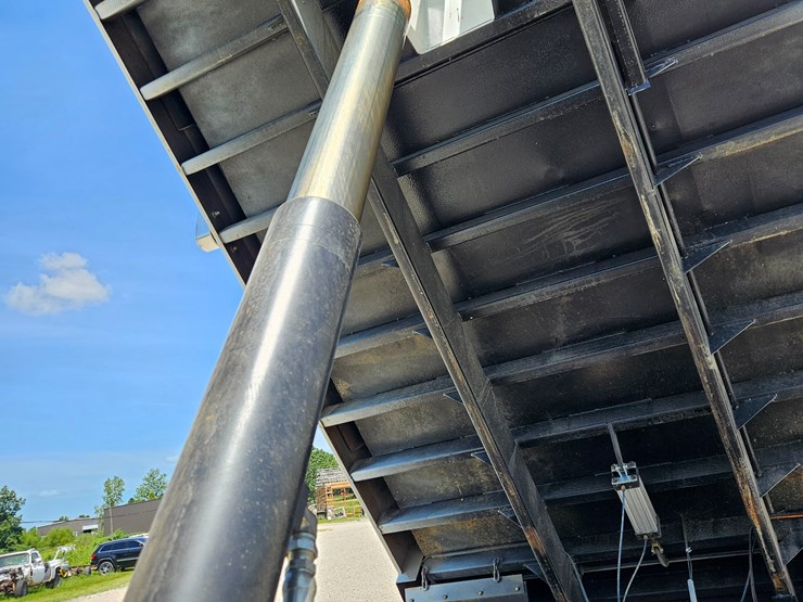 2012-peterbilt-382-image-50