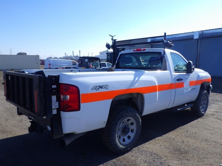 2014-chevrolet-3500hd-image-3