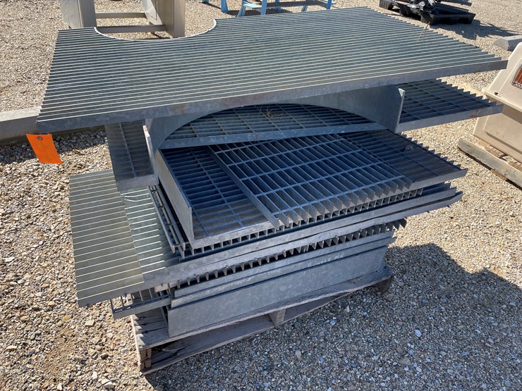 #3133-•-floor-grates-image-1