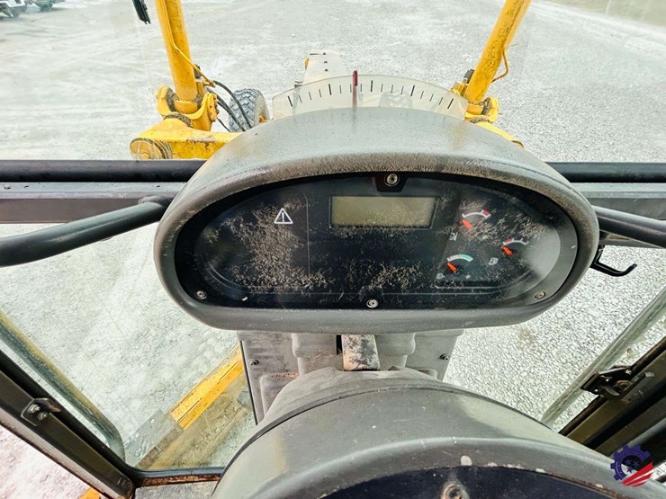 2003-volvo-g710b-image-139