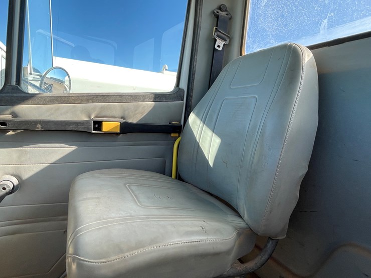 1996-freightliner-fl80-image-80