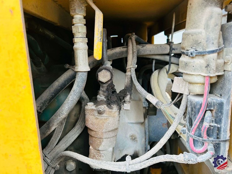 2003-volvo-g710b-image-113