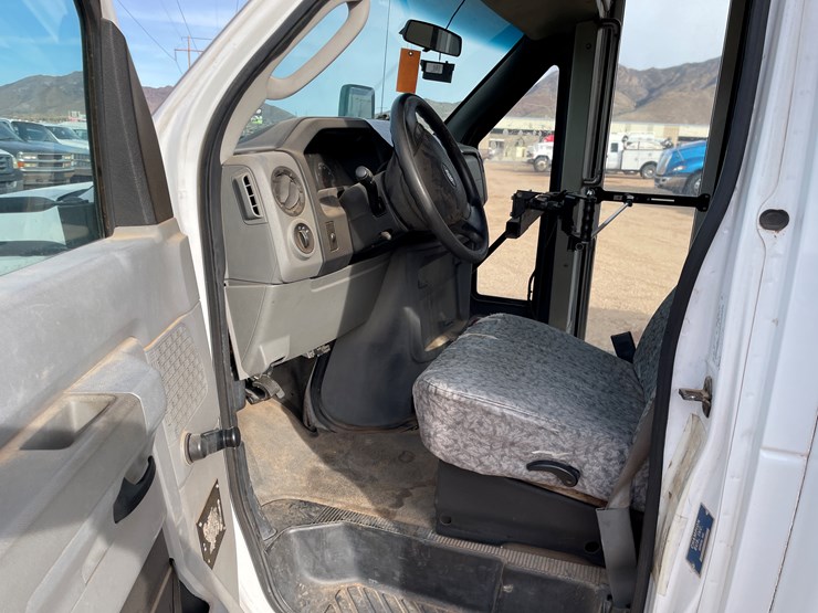 2009-ford-e350-image-7