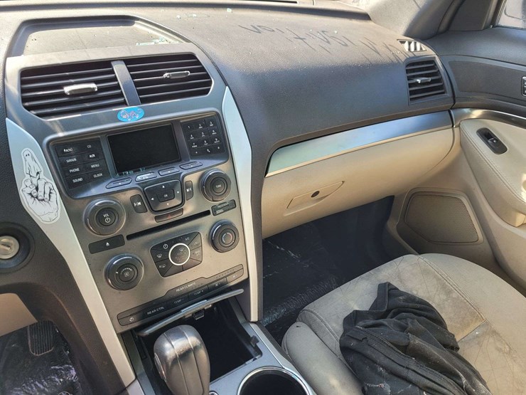 2014-ford-explorer-image-17