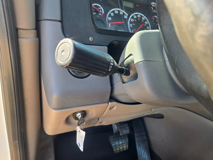 2012-freightliner-cascadia-113-image-65